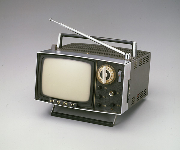 TV5-303 ポータブルトランジスタテレビ 製品画像